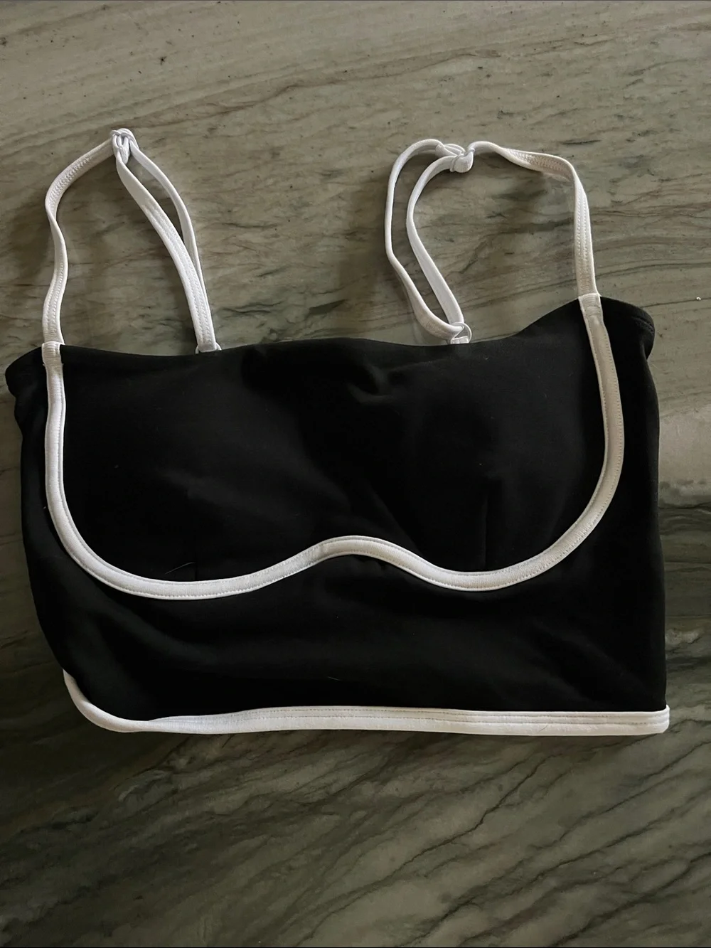 ALO Yoga Black Bandeau Bralette with White Contrast Trim size XS no ticket